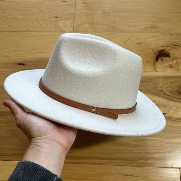 NWT DNMC Cream Vegan Felt Fedora Hat w/Faux Leather Band - Picture 4 of 10